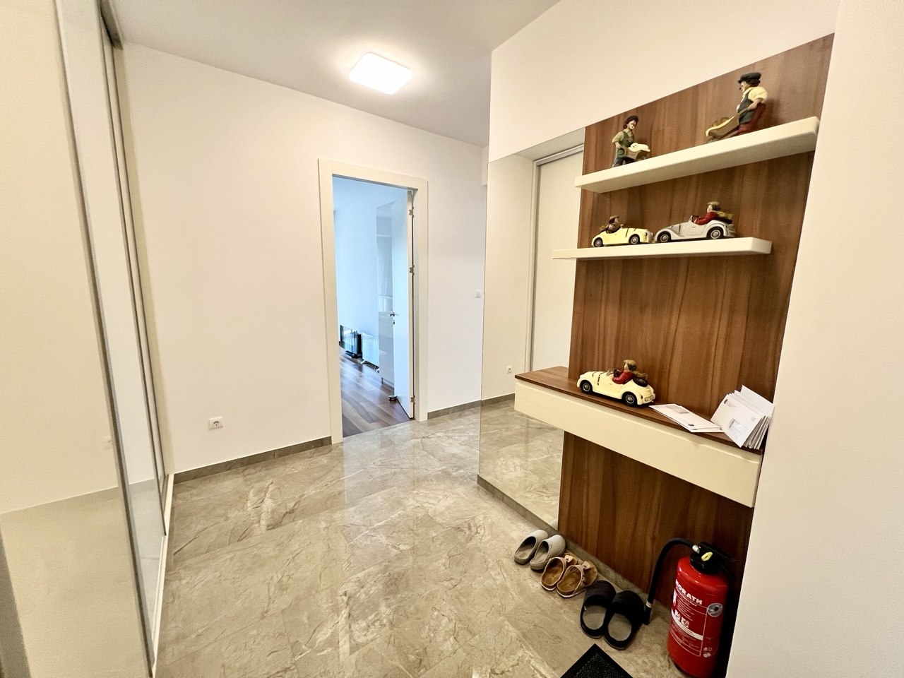 Luksuzan stan za izdavanje Jevrejska, 103 m², panormski pogled
