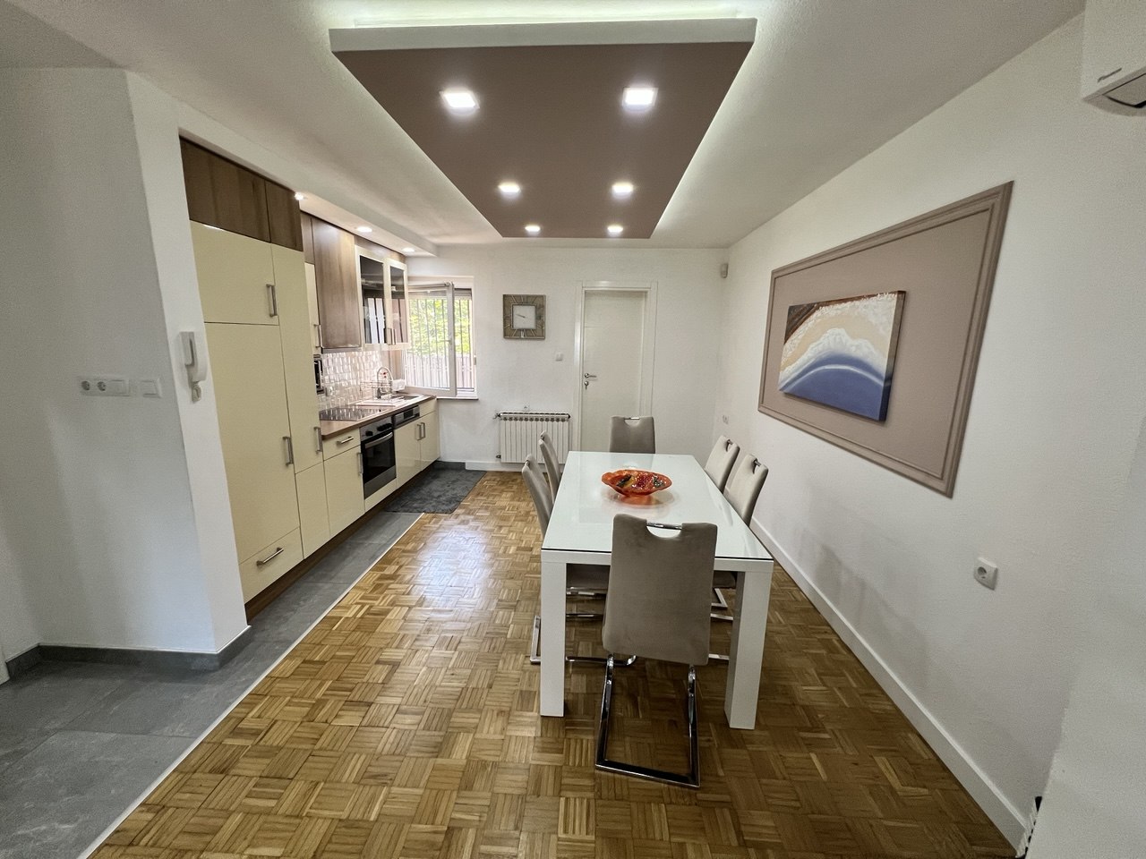 Kuća za izdavanje 180 m² Banja Luka, garaža i dvorište