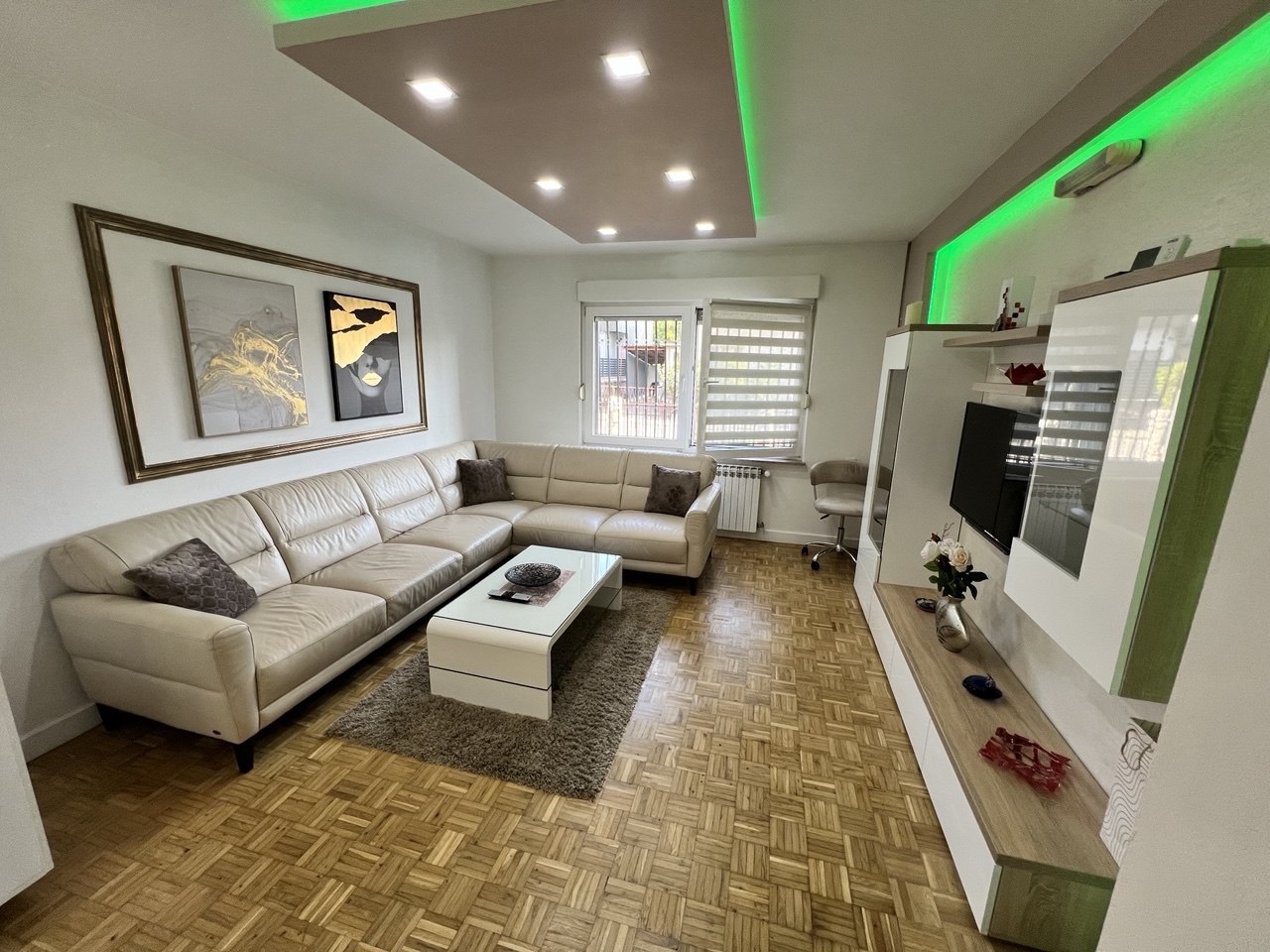 Kuća za izdavanje 180 m² Banja Luka, garaža i dvorište