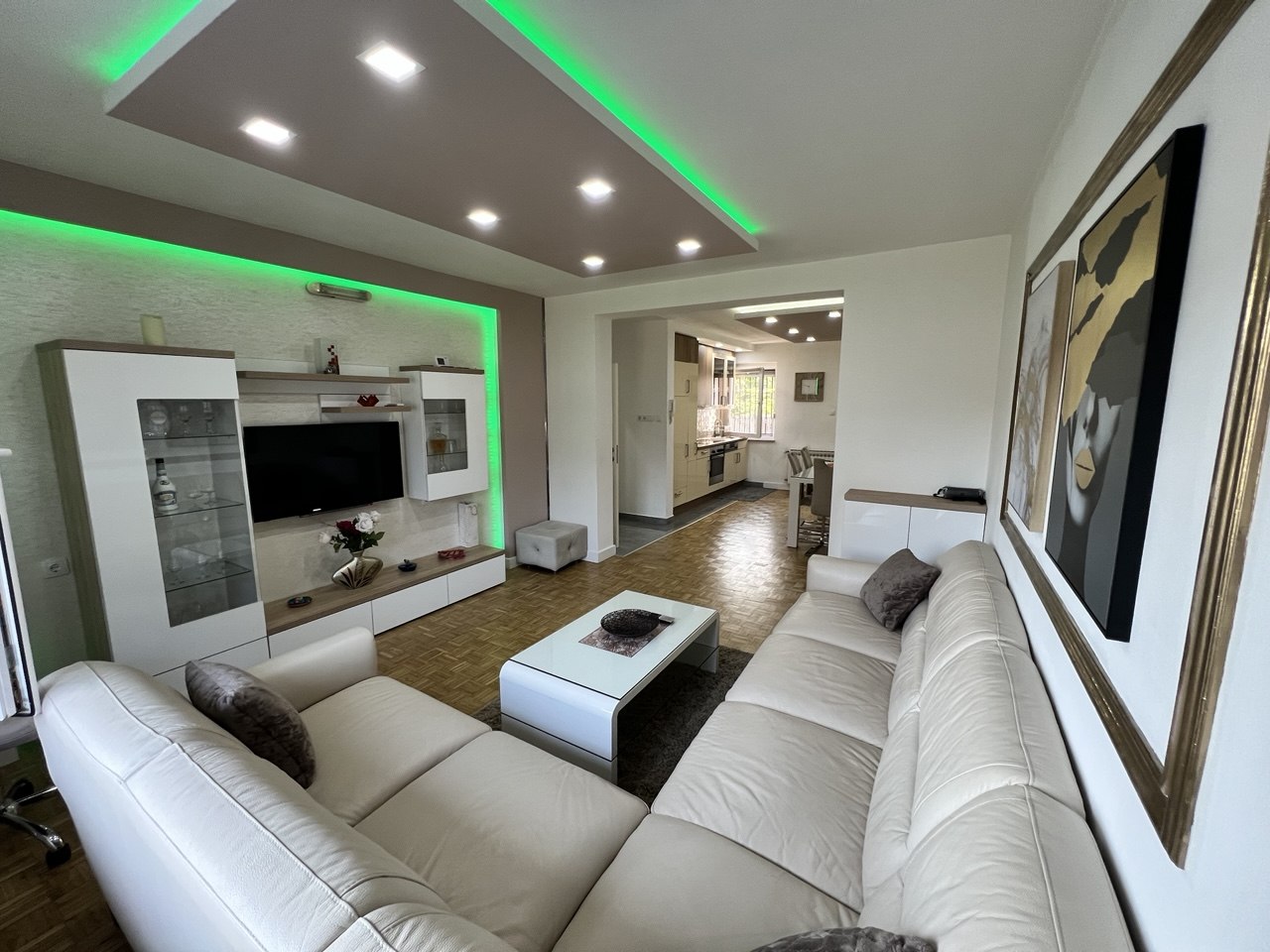 Kuća za izdavanje 180 m² Banja Luka, garaža i dvorište