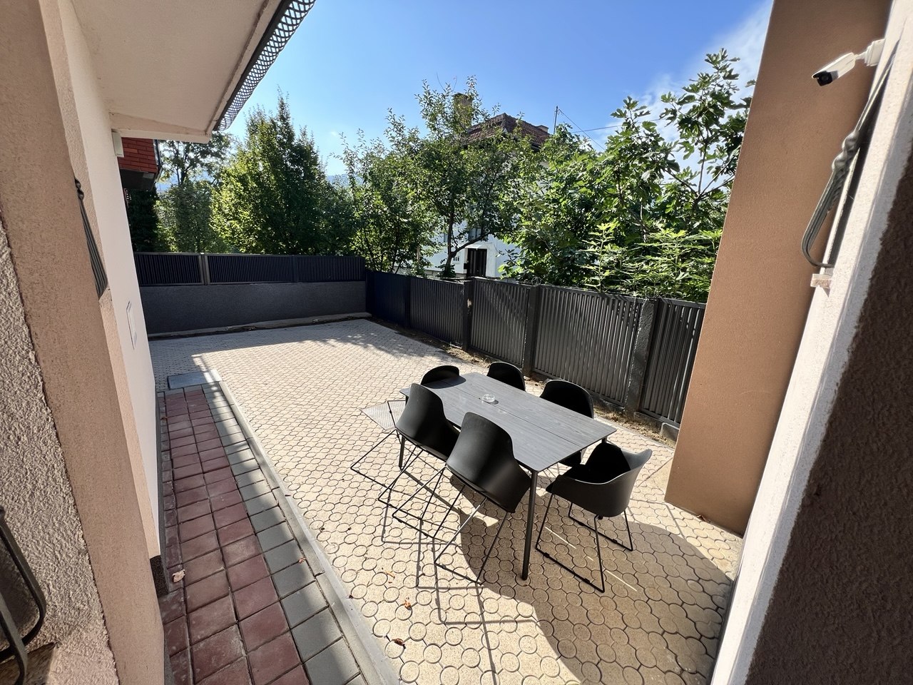 Kuća za izdavanje 180 m² Banja Luka, garaža i dvorište