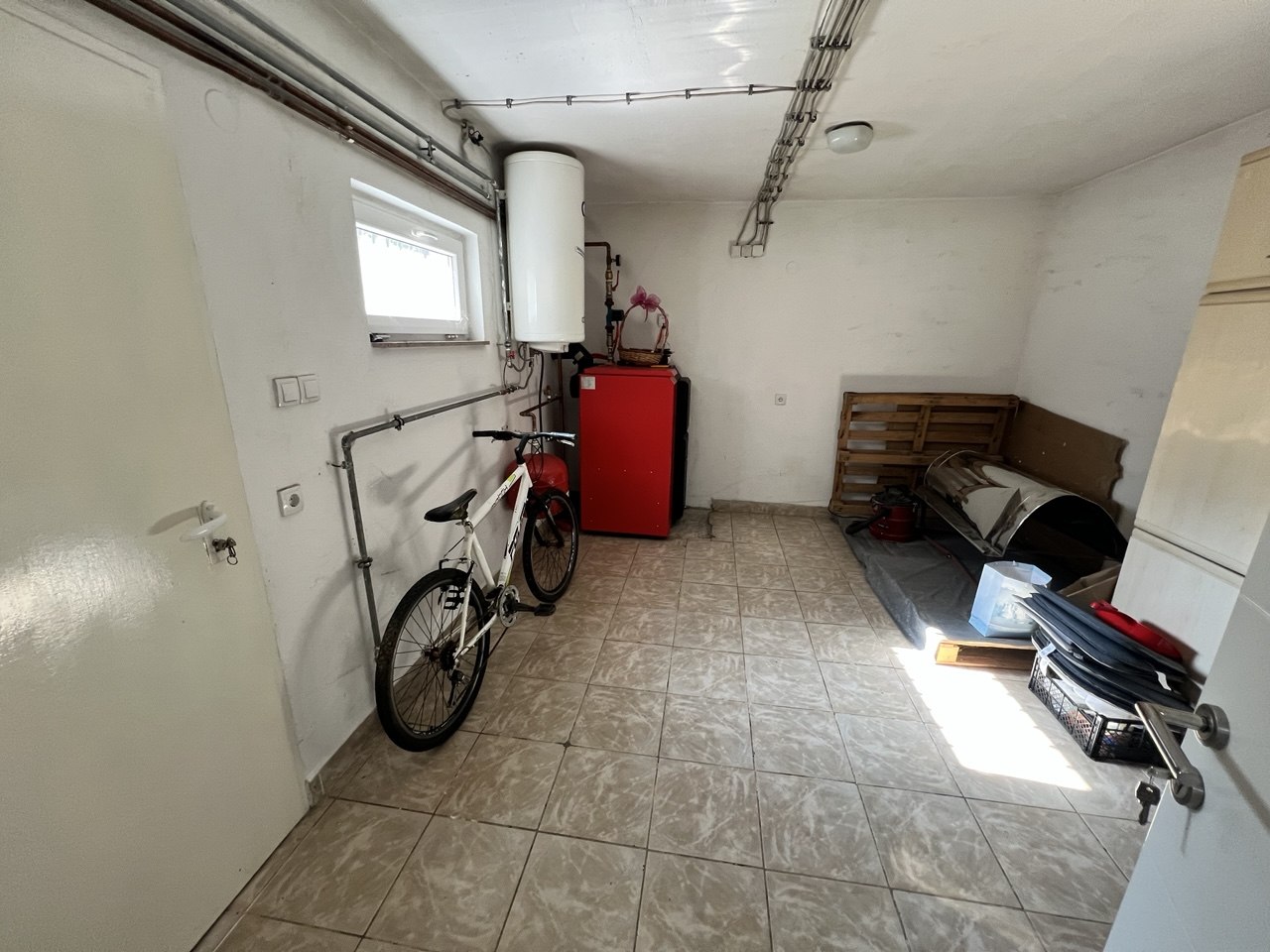 Kuća za izdavanje 180 m² Banja Luka, garaža i dvorište