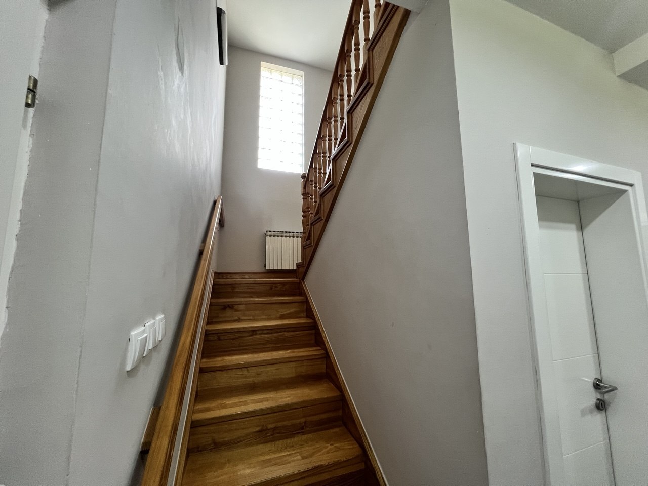 Kuća za izdavanje 180 m² Banja Luka, garaža i dvorište