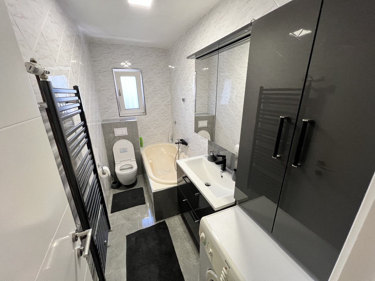 Kuća za izdavanje 180 m² Banja Luka, garaža i dvorište
