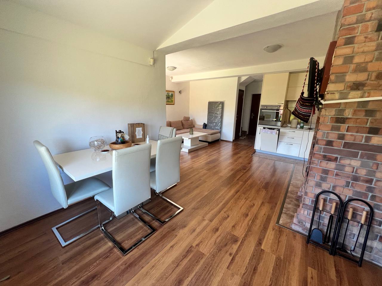 Imanje sa kućom i voćnjakom na prodaju 2.600 m² Kadinjani, Laktasi