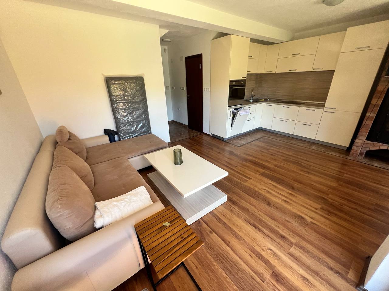 Imanje sa kućom i voćnjakom na prodaju 2.600 m² Kadinjani, Laktasi