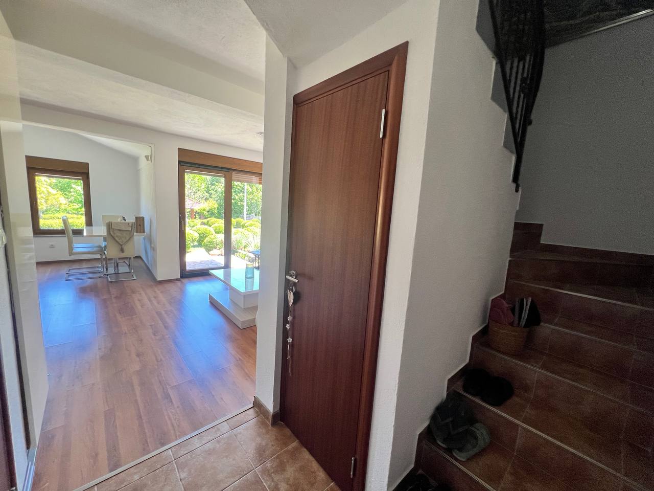 Imanje sa kućom i voćnjakom na prodaju 2.600 m² Kadinjani, Laktasi