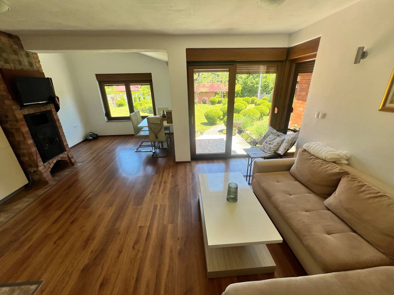 Imanje sa kućom i voćnjakom na prodaju 2.600 m² Kadinjani, Laktasi