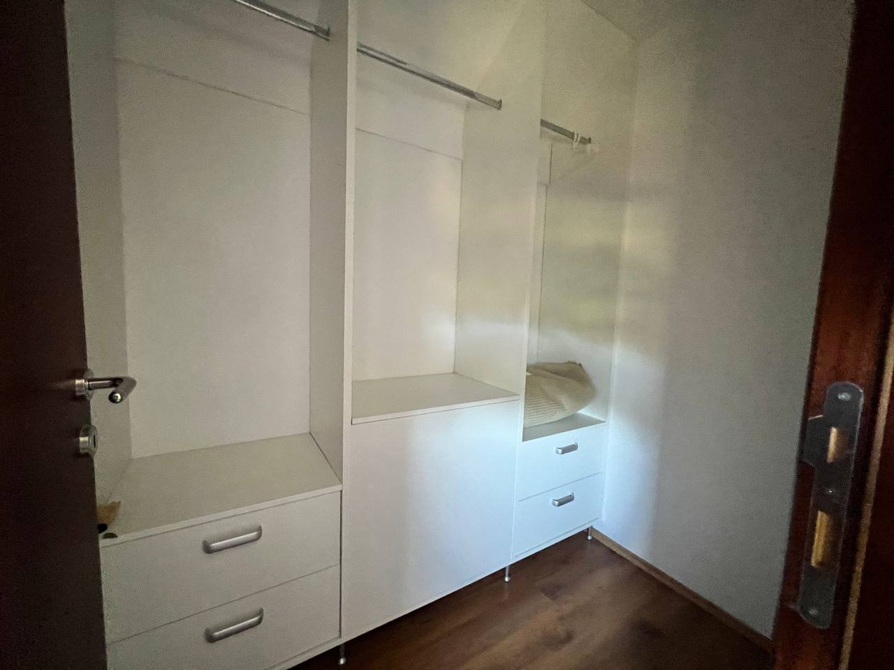 Imanje sa kućom i voćnjakom na prodaju 2.600 m² Kadinjani, Laktasi