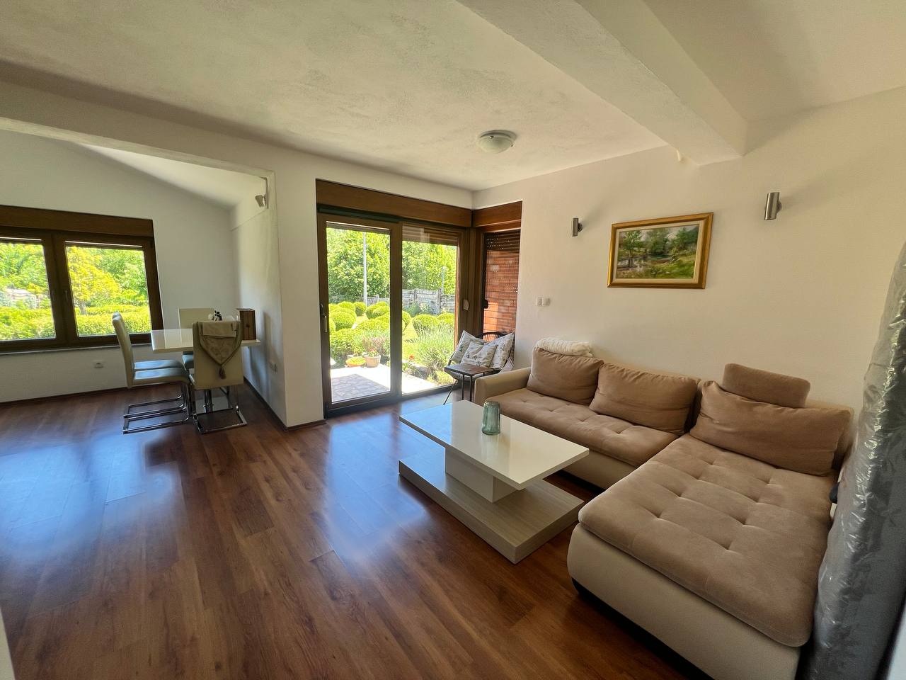 Imanje sa kućom i voćnjakom na prodaju 2.600 m² Kadinjani, Laktasi