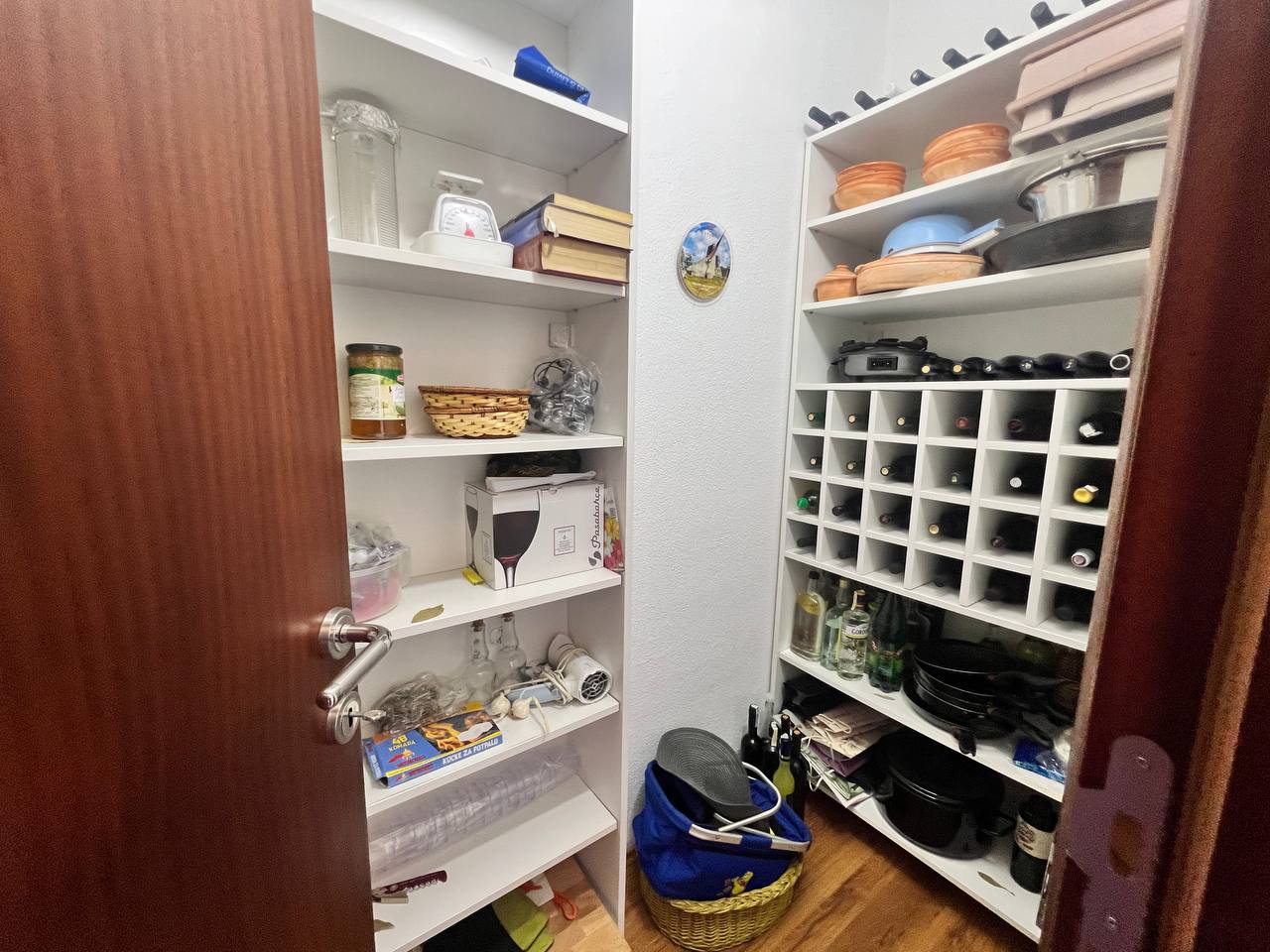 Imanje sa kućom i voćnjakom na prodaju 2.600 m² Kadinjani, Laktasi