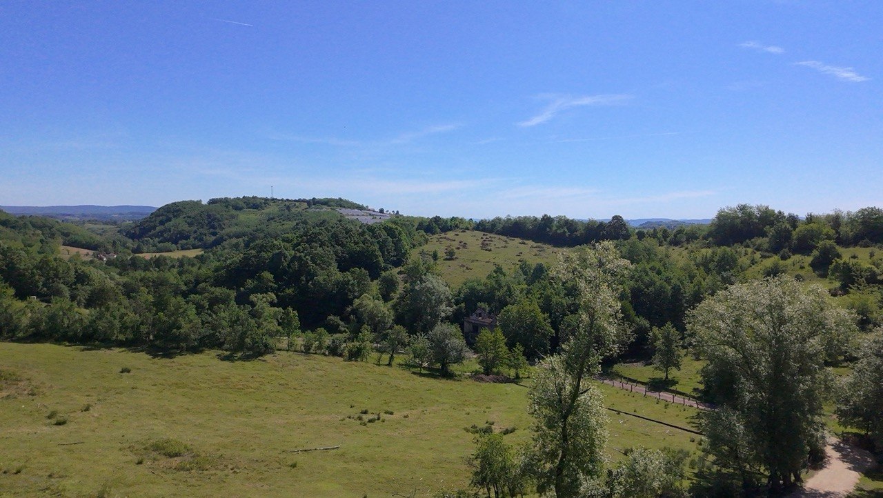 Seosko imanje na prodaju 20.000 m² zemljišta, kuća i pomoćni objekti