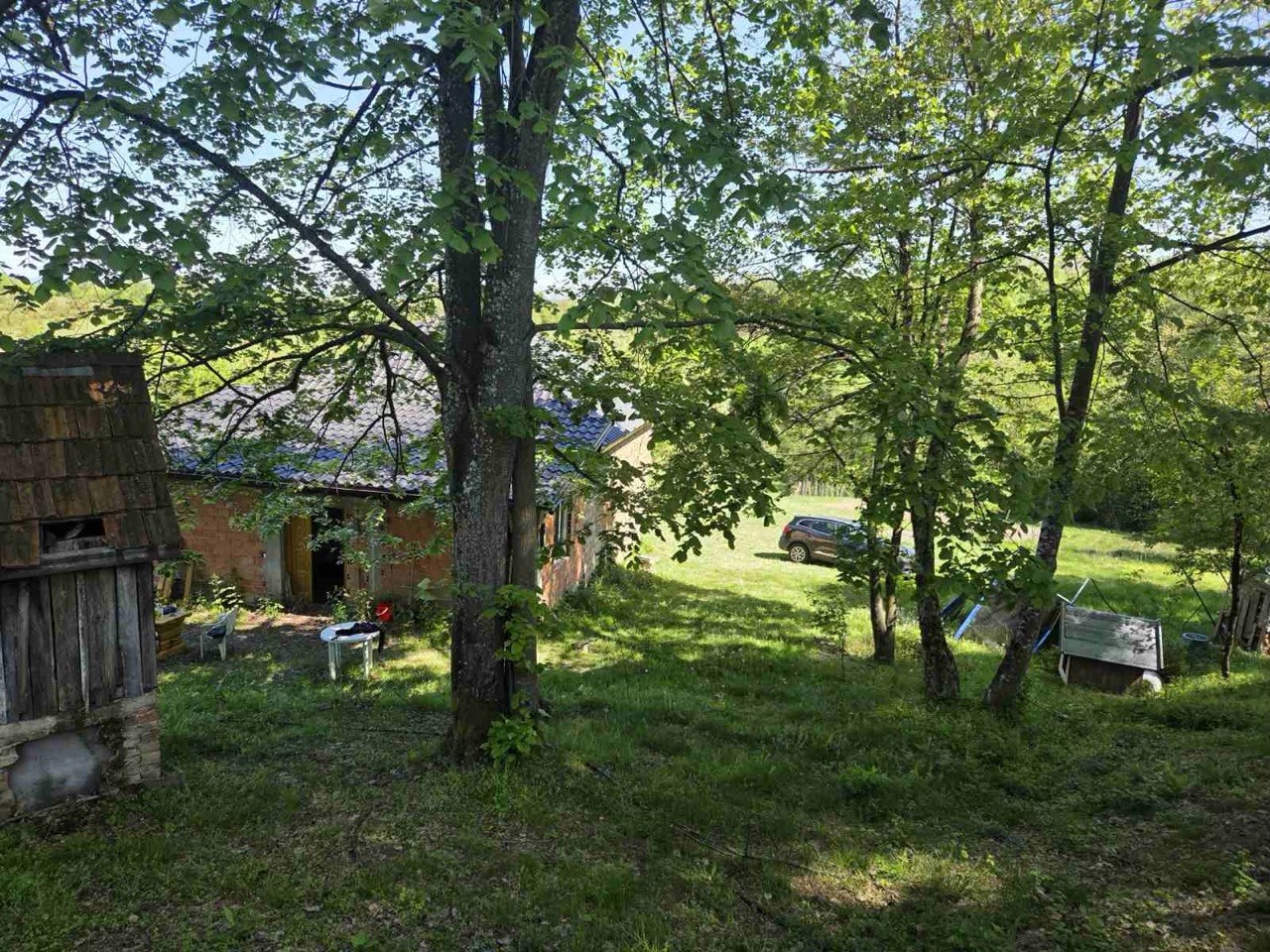 Seosko imanje na prodaju 20.000 m² zemljišta, kuća i pomoćni objekti