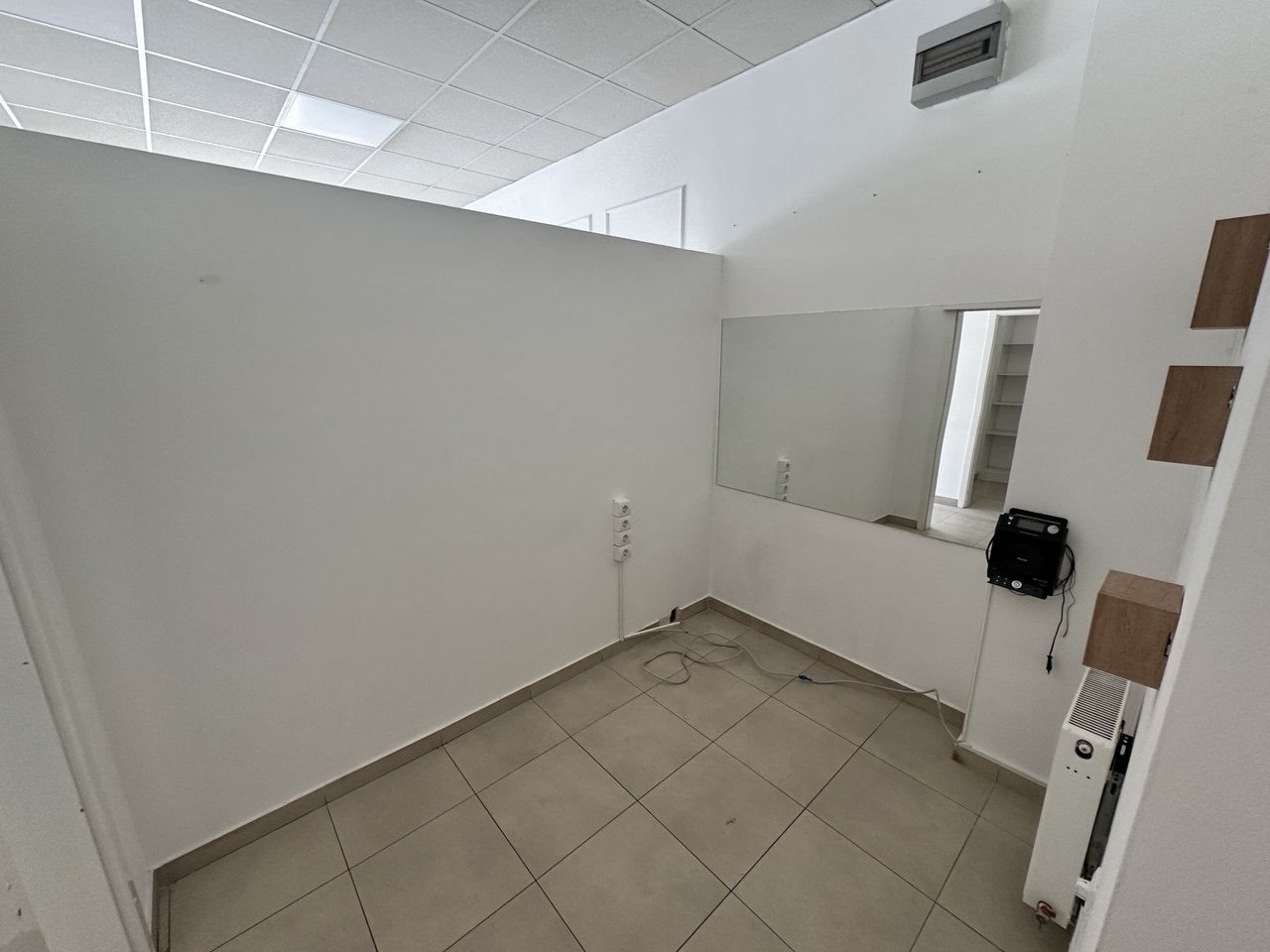 Izdaje se poslovni prostor 43m² Rosulje, Banja Luka, idealan za salon ili kancelariju