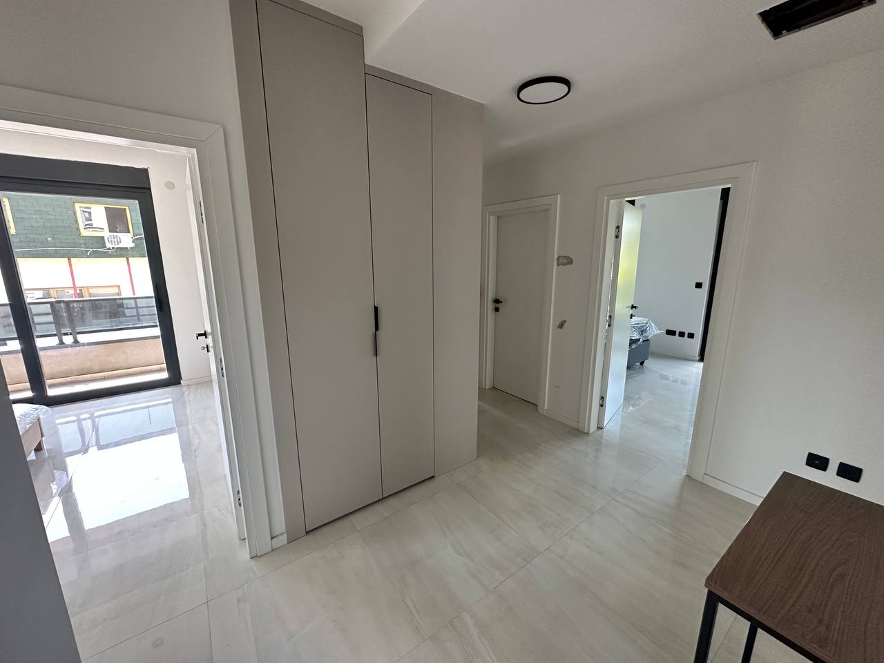 Izdaje se luksuzan trosoban stan 105 m² sa dva parking mjesta, Centar Banja Luka