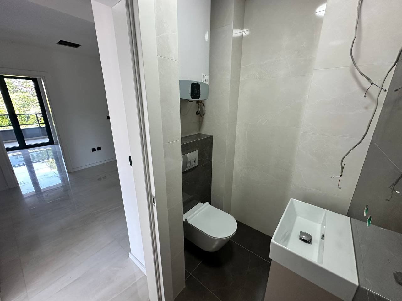 Izdaje se luksuzan trosoban stan 105 m² sa dva parking mjesta, Centar Banja Luka