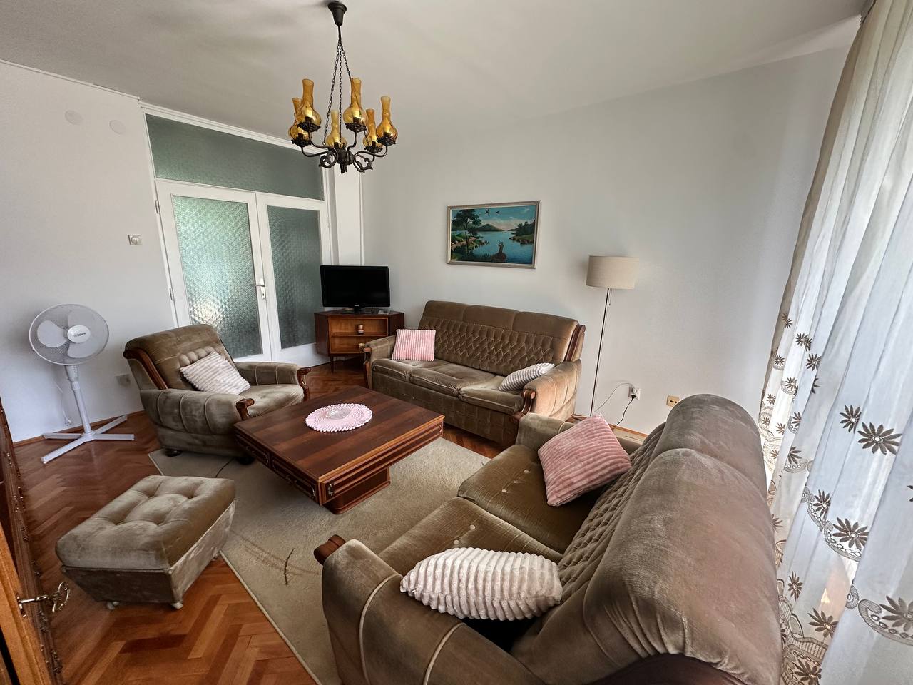 Trosoban stan za izdavanje, centar Banje Luke, 80 m²