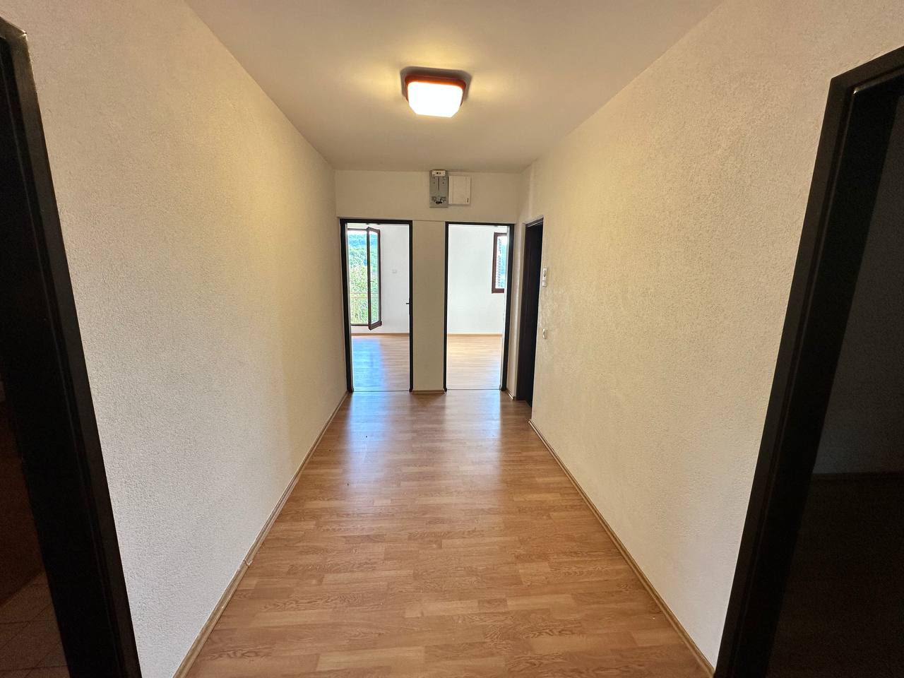 Kuća sa tri stana 280 m² na prodaju, plac 1.081 m²