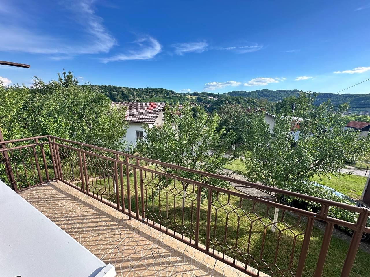 Kuća sa tri stana 280 m² na prodaju, plac 1.081 m²