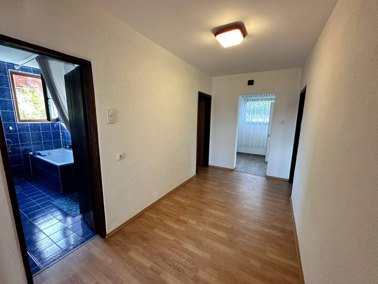 Kuća sa tri stana 280 m² na prodaju, plac 1.081 m²