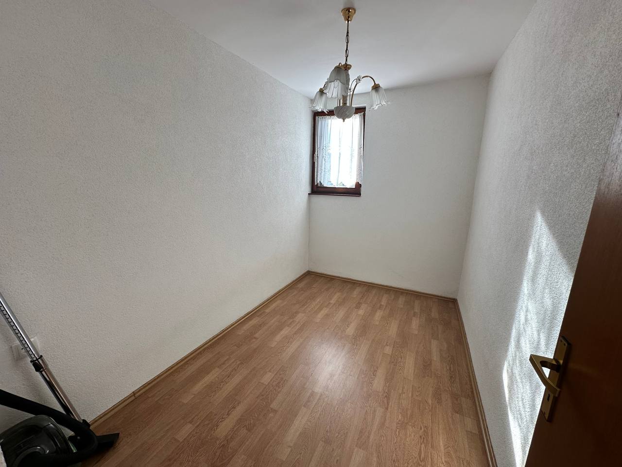 Kuća sa tri stana 280 m² na prodaju, plac 1.081 m²