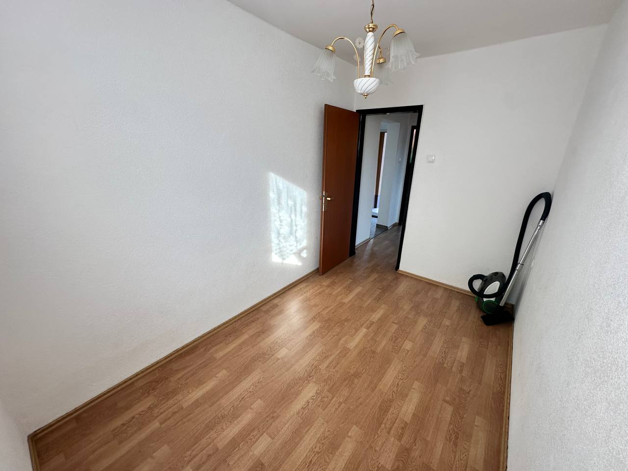 Kuća sa tri stana 280 m² na prodaju, plac 1.081 m²