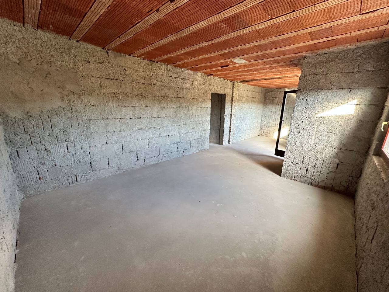 Kuća sa tri stana 280 m² na prodaju, plac 1.081 m²
