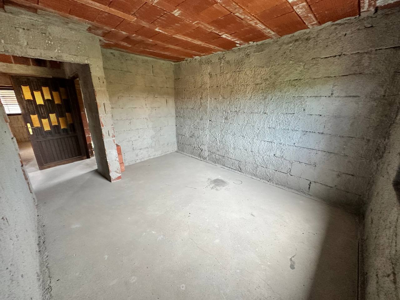 Kuća sa tri stana 280 m² na prodaju, plac 1.081 m²