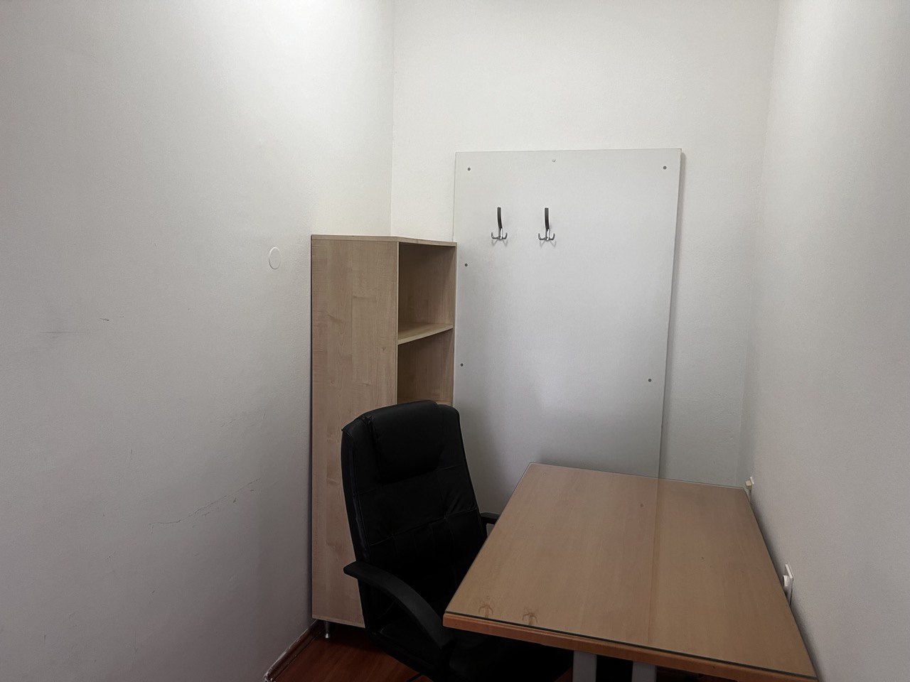 Izdaje se manja kancelarija u centru