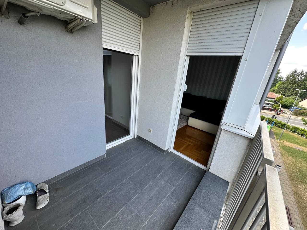 Trosoban stan za izdavanje – novogradnja, garaža, 65 m²