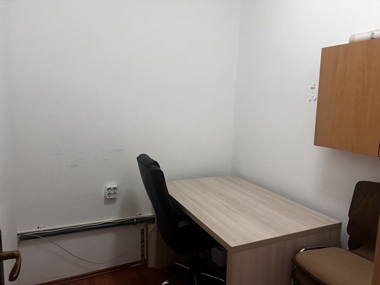 Izdaje se manja kancelarija u centru