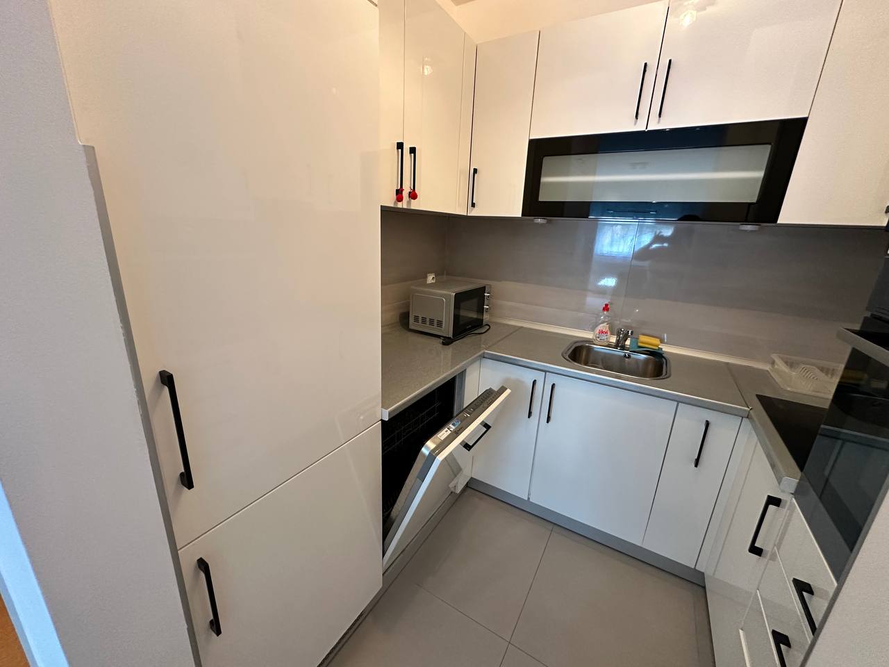 Trosoban stan za izdavanje – novogradnja, garaža, 65 m²