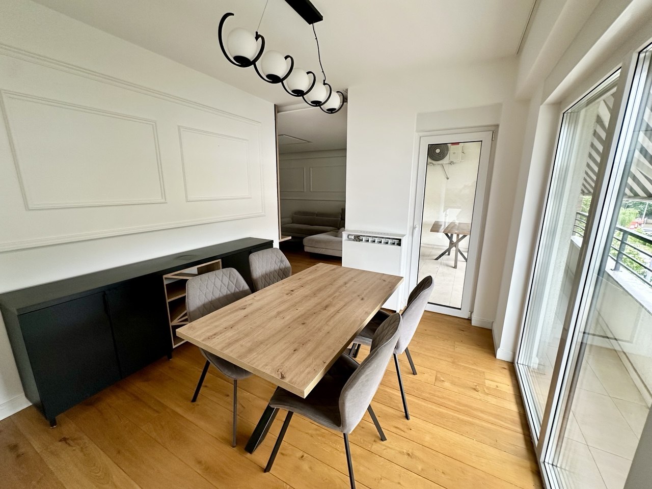 Četvorosoban stan za izdavanje centar Banje Luke, 110 m², parking