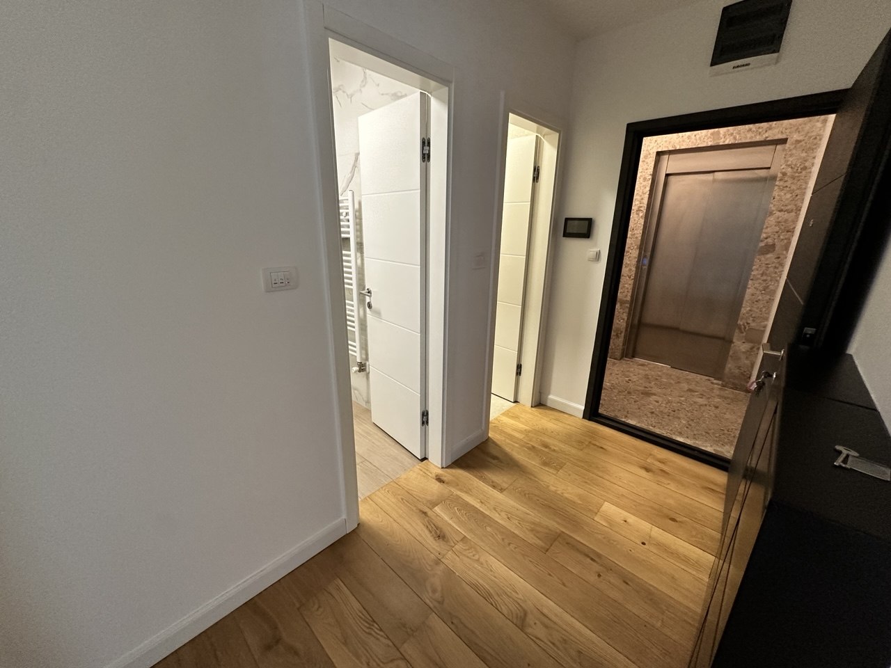 Četvorosoban stan za izdavanje centar Banje Luke, 110 m², parking