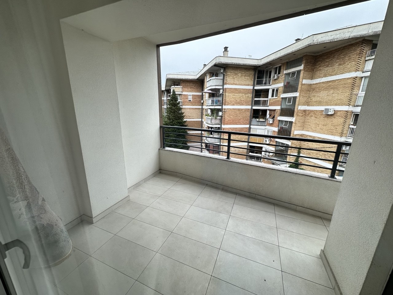 Četvorosoban stan za izdavanje centar Banje Luke, 110 m², parking