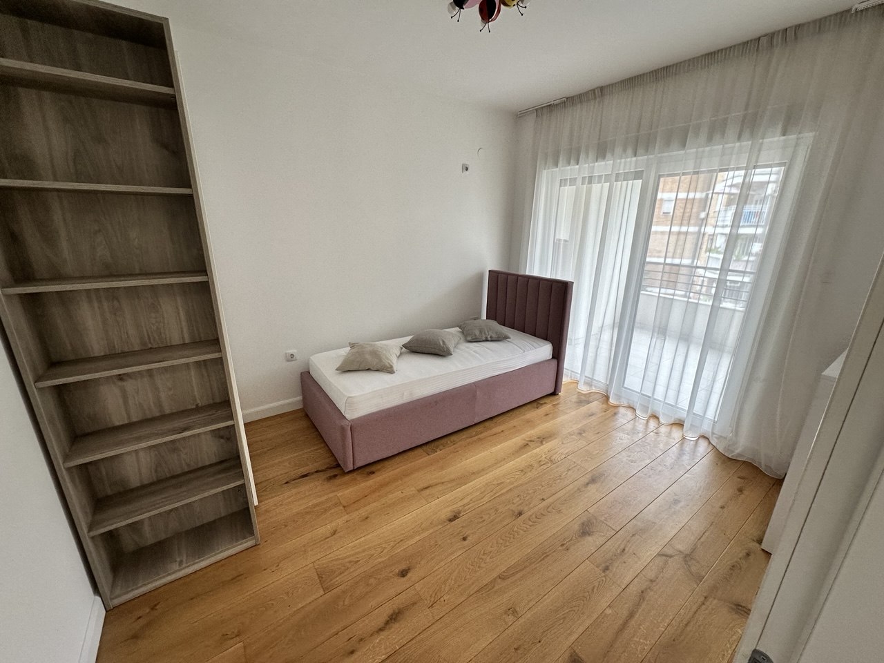 Četvorosoban stan za izdavanje centar Banje Luke, 110 m², parking