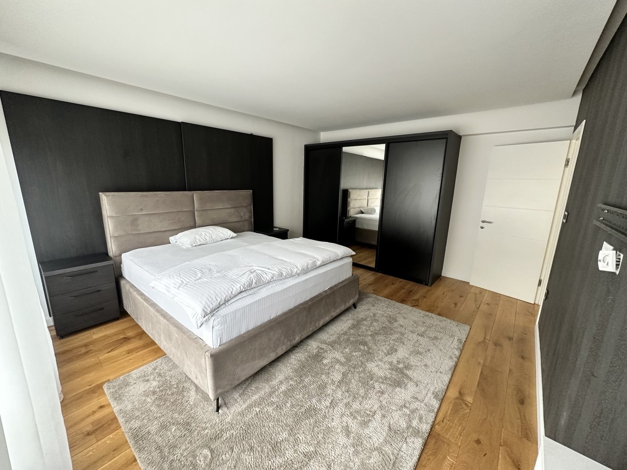 Četvorosoban stan za izdavanje centar Banje Luke, 110 m², parking