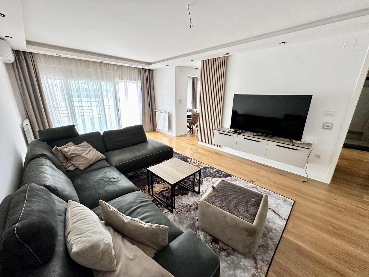 Penthouse za izdavanje 107 m² sa privatnom krovnom terasom od 70 m² | Centar Banje Luke