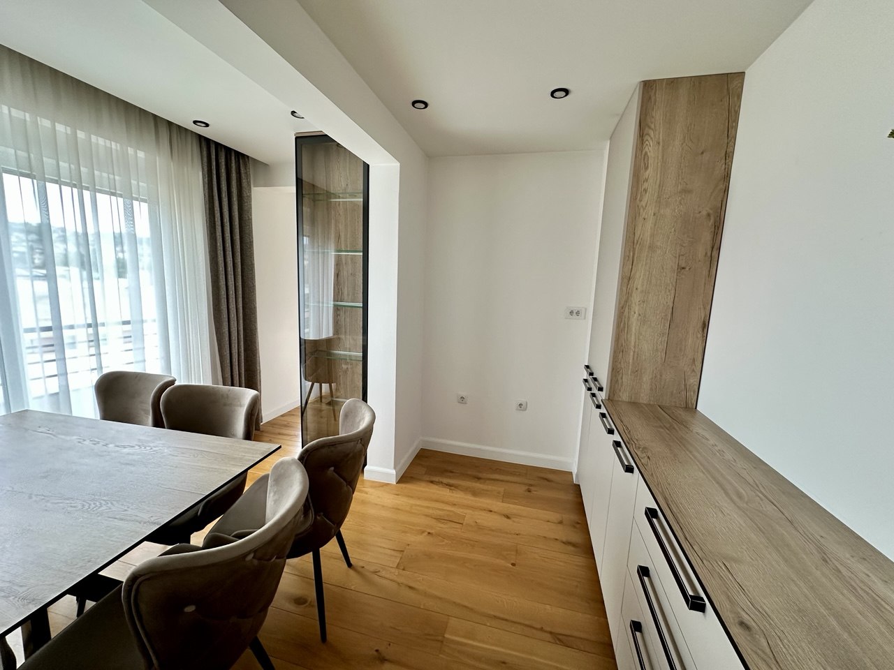 Penthouse za izdavanje 107 m² sa privatnom krovnom terasom od 70 m² | Centar Banje Luke