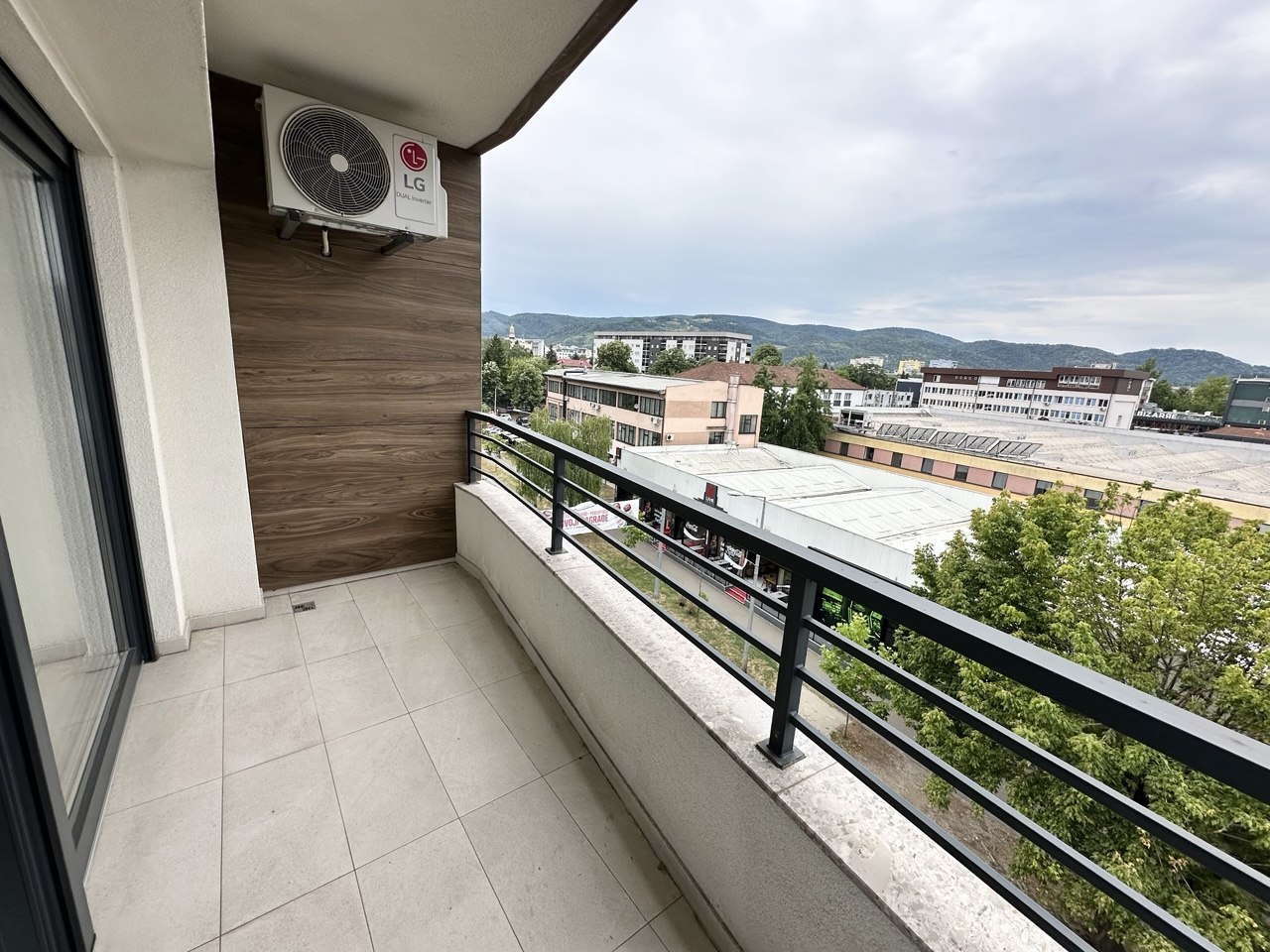 Penthouse za izdavanje 107 m² sa privatnom krovnom terasom od 70 m² | Centar Banje Luke