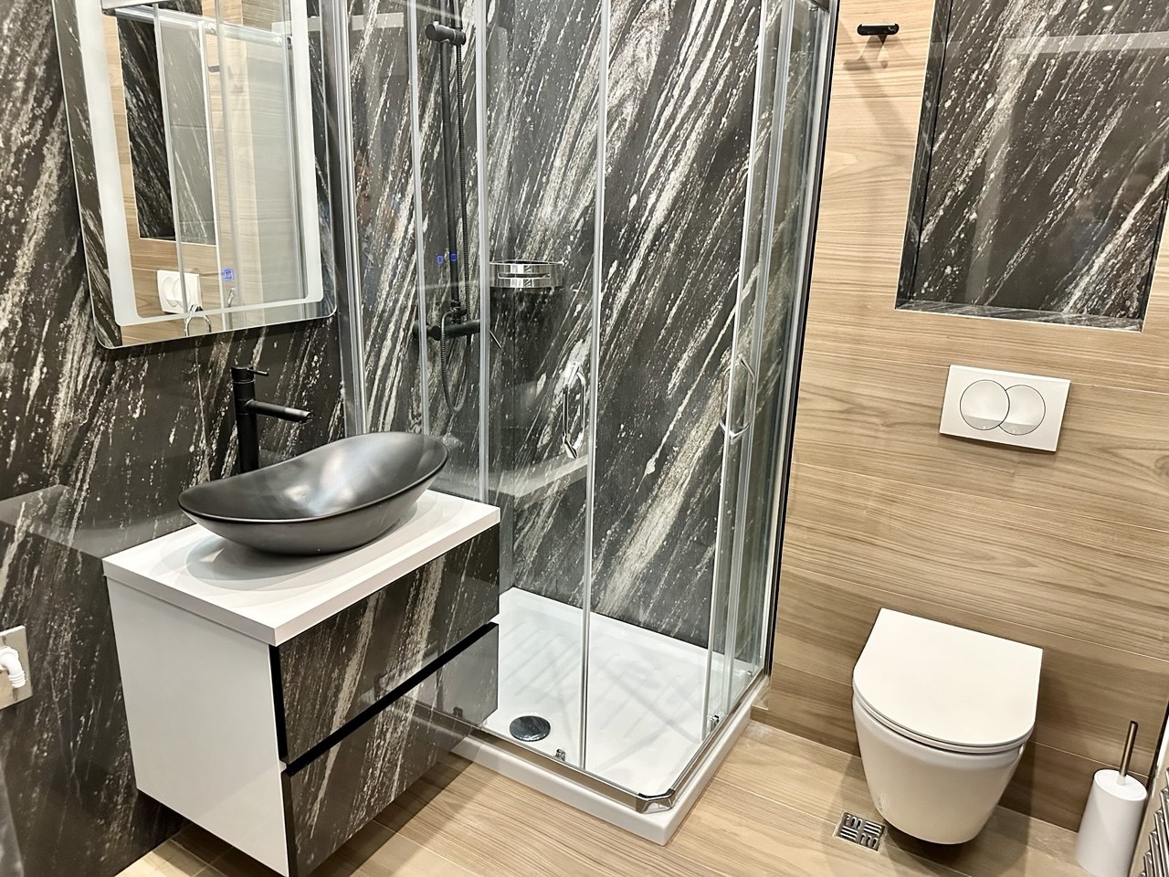 Penthouse za izdavanje 107 m² sa privatnom krovnom terasom od 70 m² | Centar Banje Luke