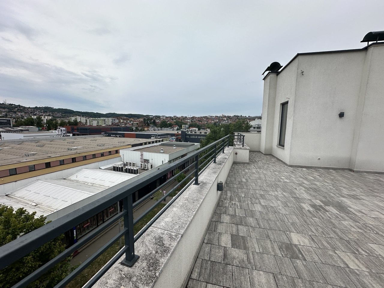 Penthouse za izdavanje 107 m² sa privatnom krovnom terasom od 70 m² | Centar Banje Luke