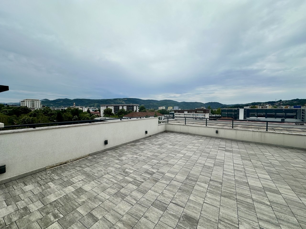 Penthouse za izdavanje 107 m² sa privatnom krovnom terasom od 70 m² | Centar Banje Luke