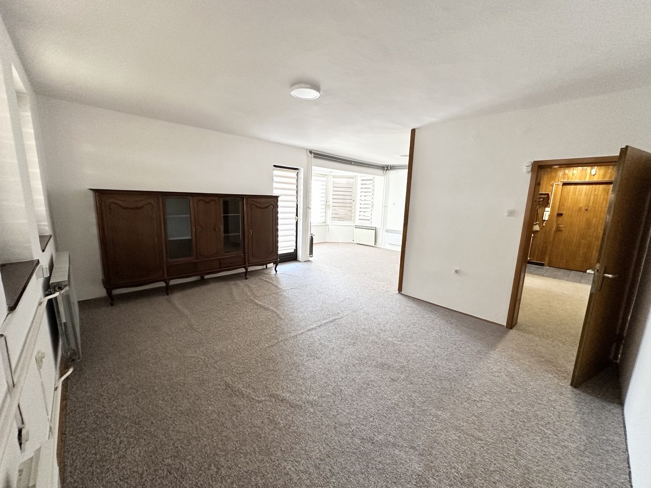 Poslovni prostor 100 m², za izdavanje Centar Banje Luke, garaža