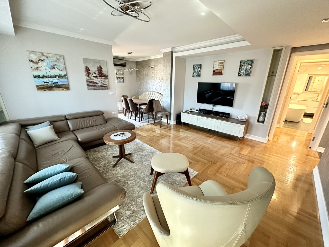 Penthouse za izdavanje Kočićev Vijenac – 128 m², četiri spavaće sobe i dva parking mjesta