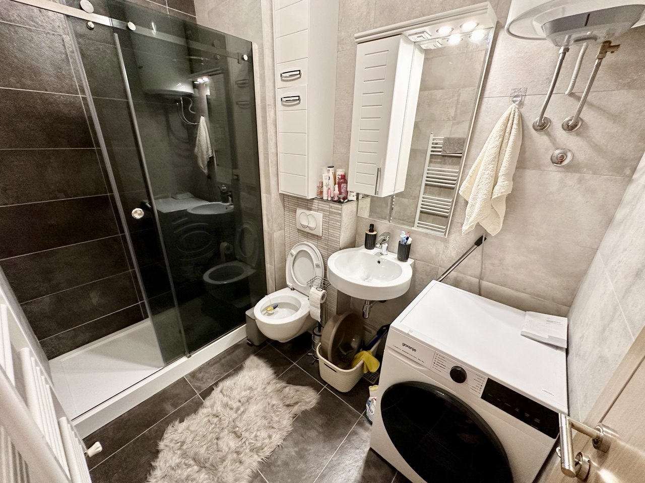 Izdaje se trosoban stan 75 m² sa garažom Kočićev vijenac, Banja Luka