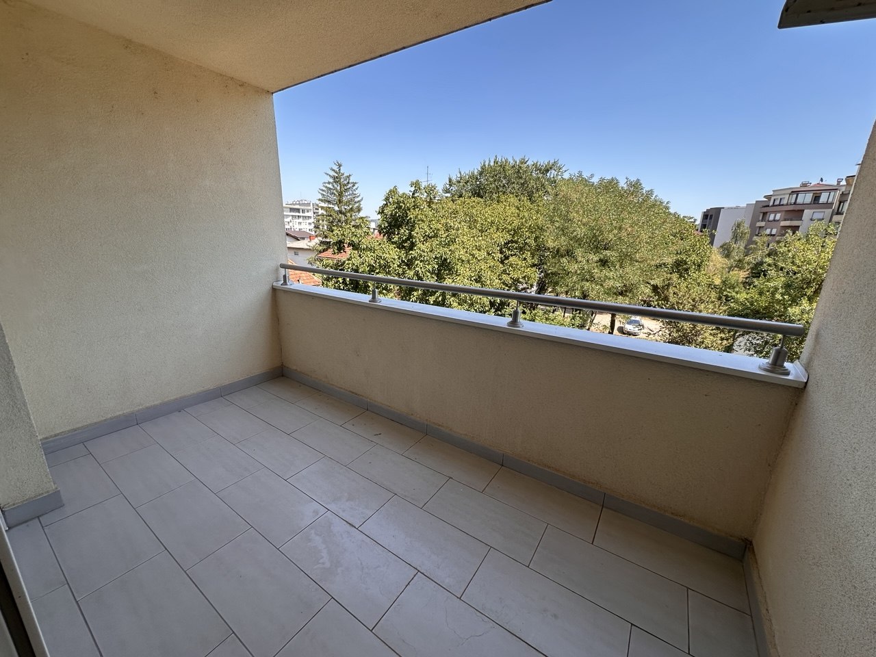 Izdaje se trosoban stan 75 m² sa garažom Kočićev vijenac, Banja Luka