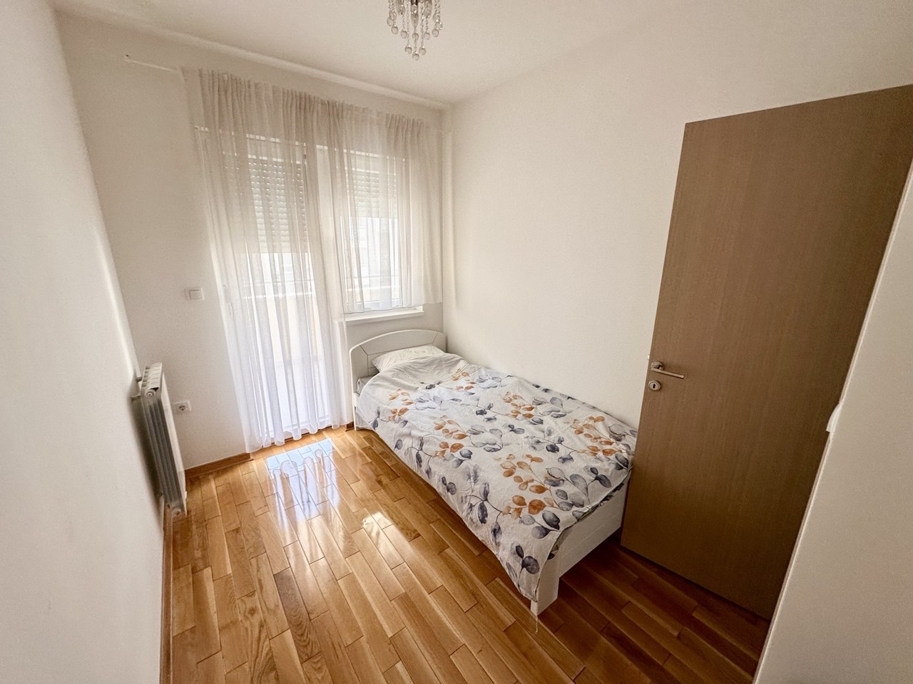 Izdaje se trosoban stan 75 m² sa garažom Kočićev vijenac, Banja Luka