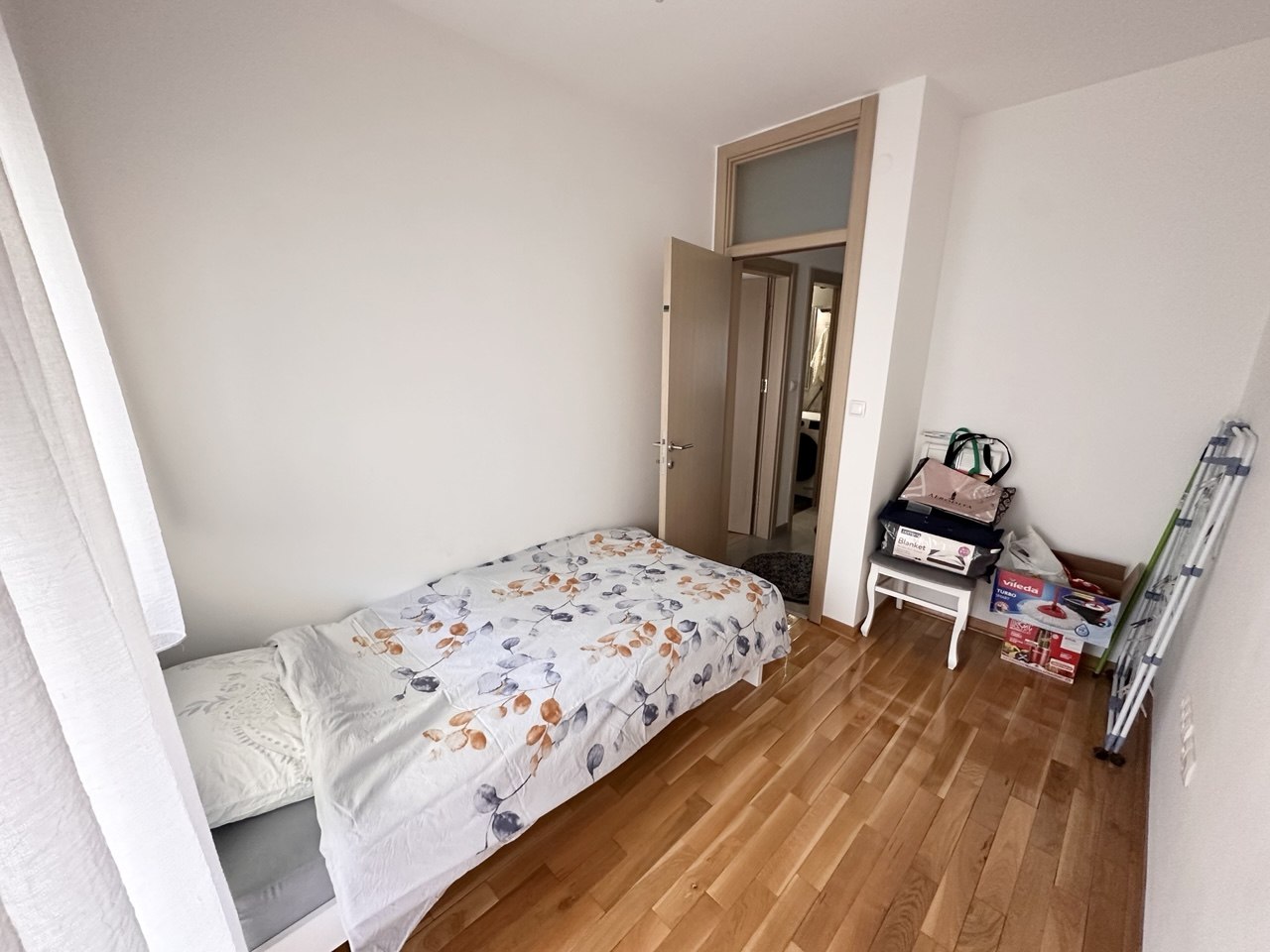 Izdaje se trosoban stan 75 m² sa garažom Kočićev vijenac, Banja Luka