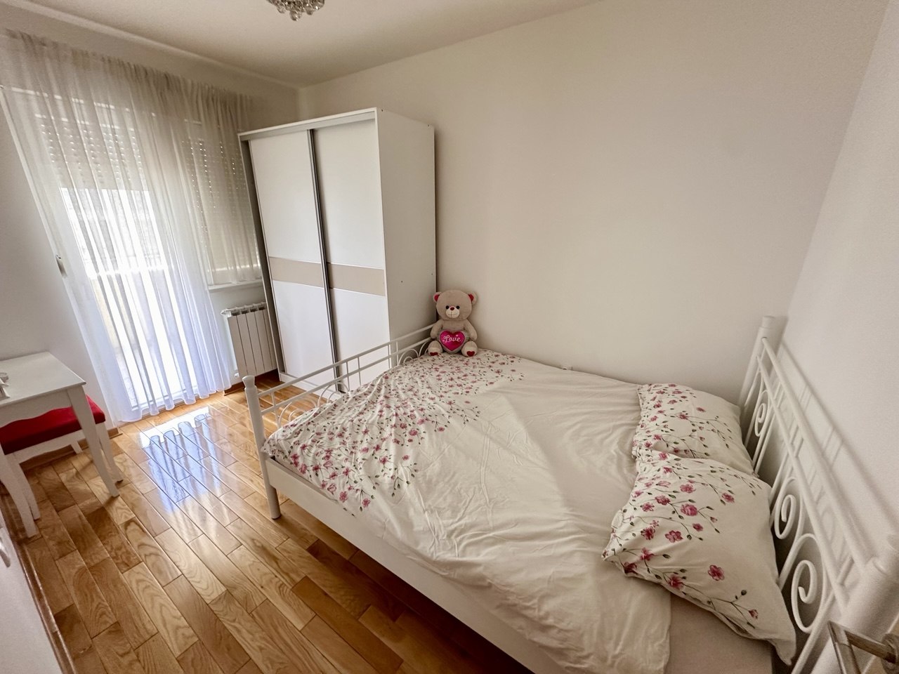 Izdaje se trosoban stan 75 m² sa garažom Kočićev vijenac, Banja Luka